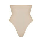 ULTRA-CORRIGERENDE STRING