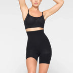 ULTRA-CORRIGERENDE SHORT