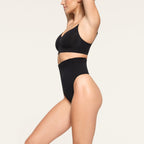 ULTRA-CORRIGERENDE STRING